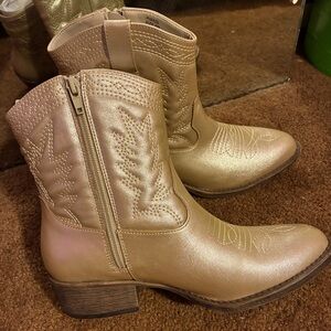 NWT. Gold Western Ankle Boots